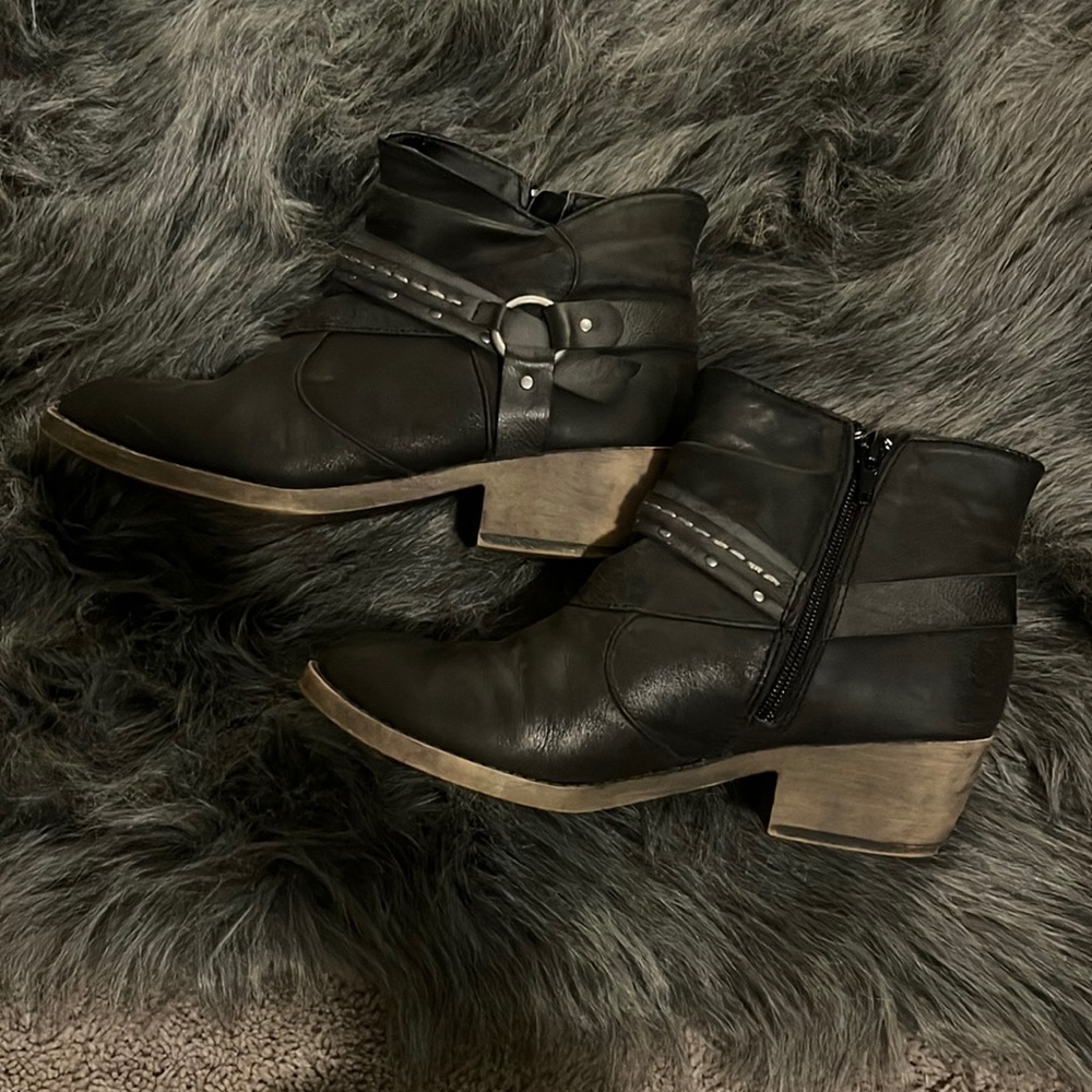 Short black booties